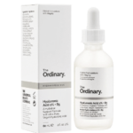 Un flacon de The Ordinary Acide Hyaluronique 2% + B5 Sérum Hydratant 60 ml