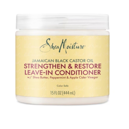 Un pot de Shea Moisture Huile de Ricin Jamaican Black Castor Oil Leave In 454g (Sans Rinçage), avec du beurre de karité, de la menthe poivrée et du vinaigre de cidre de pomme pour un soin capillaire nourrissant. Dakar