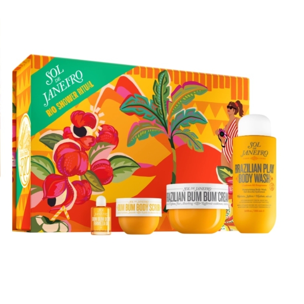 Le Coffret Cadeau Nutrition et Hydratation pour Femme Sol de Janeiro Routine est un coffret cadeau coloré contenant quatre produits pour le bain et le corps dans un emballage jaune et orange, présentés devant une boîte tropicale vibrante représentant des fleurs, un palmier et une femme portant des lunettes de soleil. Dakar