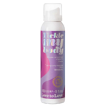 Flacon blanc de "Tickle My Body Mousse de Massage Crépitante Fraise", 150 ml (5 fl. oz.), de Love to Love. Étiquette violette et rose avec texte blanc et or. Dakar