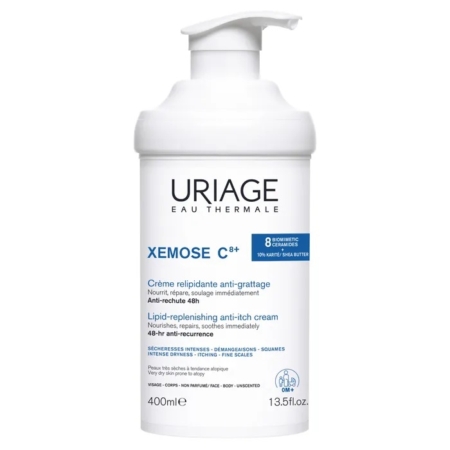 Un flacon pompe blanc d'Uriage - XÉMOSE Crème Relipidante Anti-irritations, 400ml, avec un texte et des icônes bleus et noirs pour les peaux sèches et irritées et une protection anti-récidive longue durée. Dakar