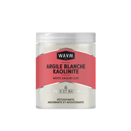 Un pot en plastique de 150 g de Waam Argile Blanche Kaolinite Adoucissant Detoxifiant Absorbant avec une étiquette rouge et blanche souligne ses qualités pures et naturelles en français et en anglais. Dakar