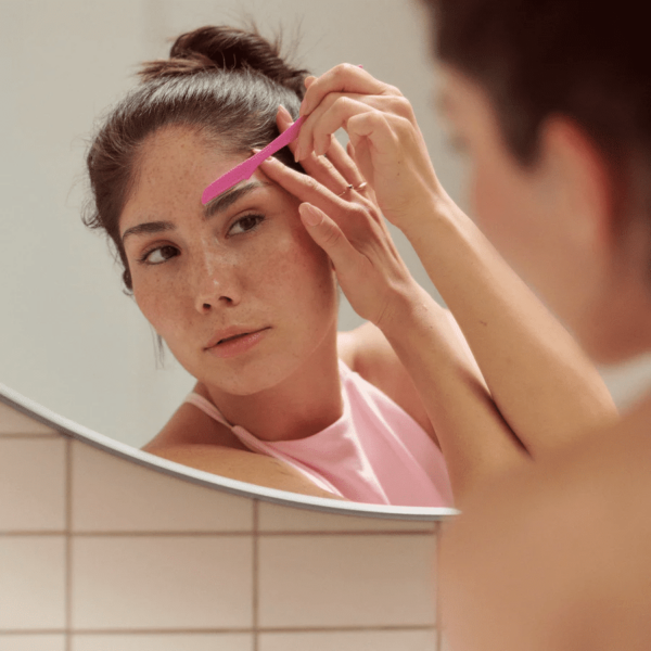 Wilkinson Intuition Perfect Finish Épilateur Pour le Visage Et Brosse Coiffante Sourcils 3 pièces – Image 3