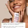 Une femme sourit en tenant un produit de soin pour la peau étiqueté « Laboratoire Château Rouge » avec des bienfaits pour la peau indiqués en français. Le texte comprend des allégations sur la réduction des taches pigmentaires, l'adéquation à différents types de peau et d'autres avantages. Dakar
