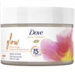 Le gommage pour le corps Dove Bath Therapy Glow (295 ml) présente une étiquette abstraite colorée et un parfum revigorant d'orange sanguine et de rhubarbe épicée. Il favorise 15 minutes de soins personnels avec des ingrédients nourrissants comme la niacinamide et la cassonade. Dakar