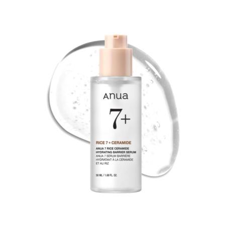 Le Sérum Barrière Hydratant aux Céramides de Riz Anua 7 50 ml, doté d'un flacon pompe beige, se présente devant un voile semi-transparent, mettant en valeur sa texture. Le flacon affiche avec élégance les informations du produit, promettant de nourrir la peau. Dakar