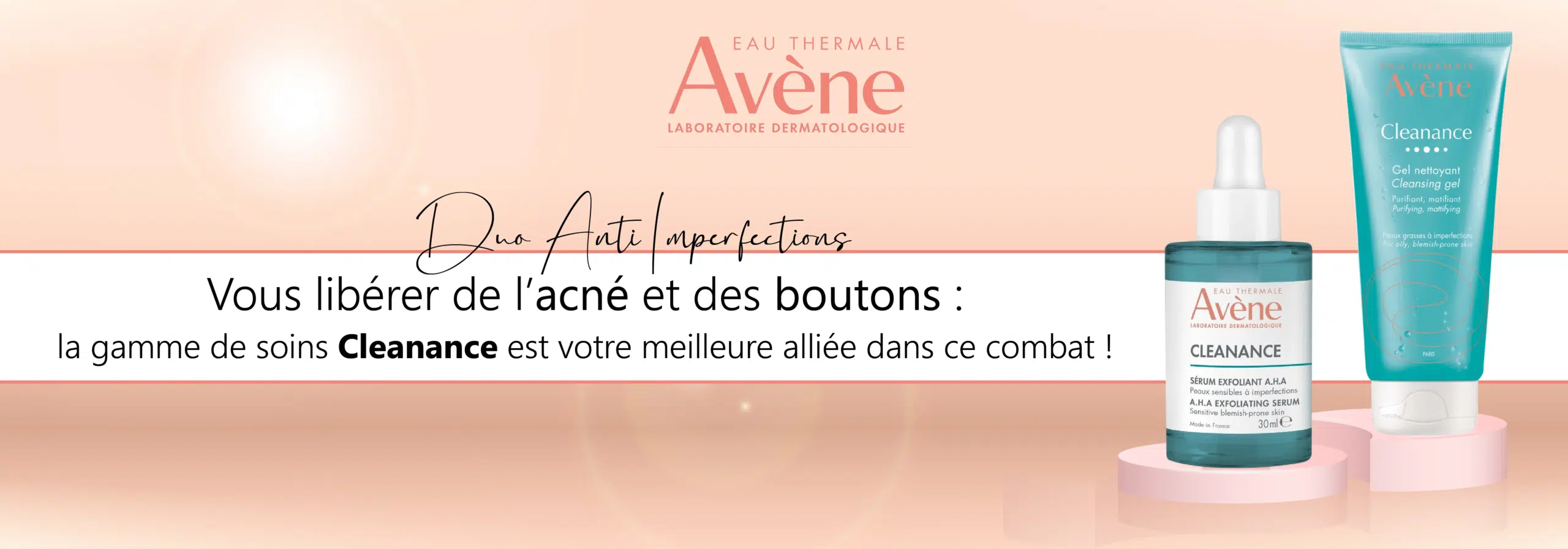 Une bannière présentant les produits de soin Avène contre l'acné. À gauche, un flacon compte-gouttes étiqueté Cleanance Comedomed. À droite, un tube étiqueté Cleanance Gel Nettoyant. Le texte en français souligne l'efficacité des produits contre l'acné et les imperfections. Dakar