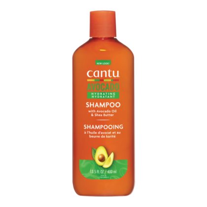Le shampooing hydratant à l’avocat Cantu 400 ml, orné d’une image d’avocat avec un texte bilingue anglais et français, est conditionné dans un flacon orange contenant de l’huile d’avocat et du beurre de karité. Il est idéal pour toute la famille, y compris pour les enfants. Dakar