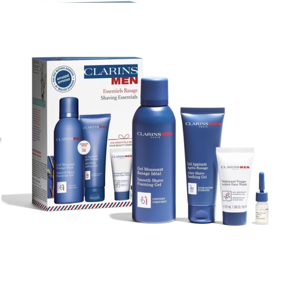 Découvrez le Coffret Soin CLARINS Clarins : un coffret contenant les essentiels du rasage ClarinsMen. Il comprend un grand gel de rasage bleu, un flacon d'après-rasage légèrement plus petit, un tube de crème pour le visage, un petit flacon compte-gouttes et une crème solaire de la taille d'un dentifrice, le tout avec le logo assorti. Dakar