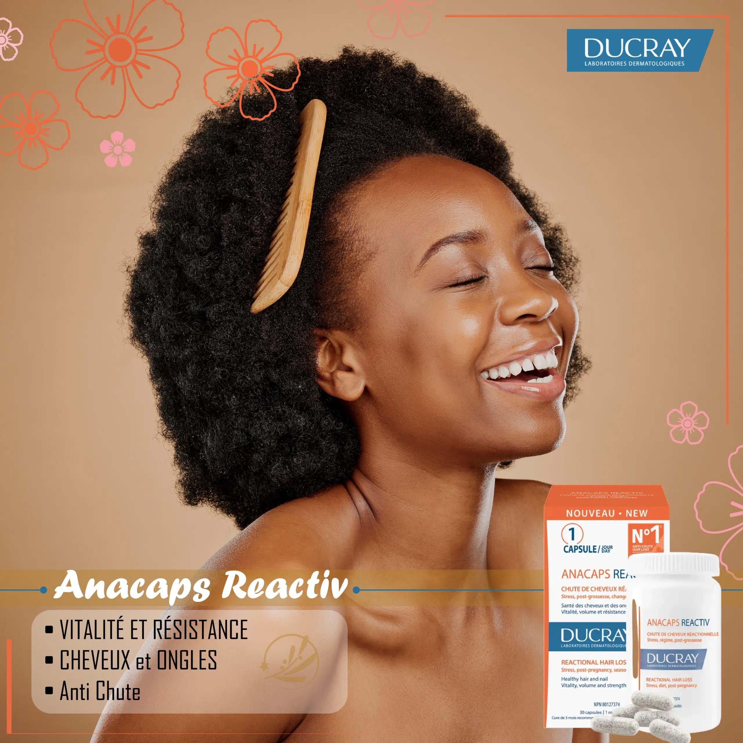 Une personne souriante aux cheveux naturels, un peigne en bois placé dans ses cheveux. À côté d'elle se trouve une boîte de produits Ducray avec des capsules. Le fond présente des motifs floraux et un texte faisant la promotion de la vitalité des cheveux, de la résistance, des ongles et de la lutte contre la chute des cheveux. Dakar
