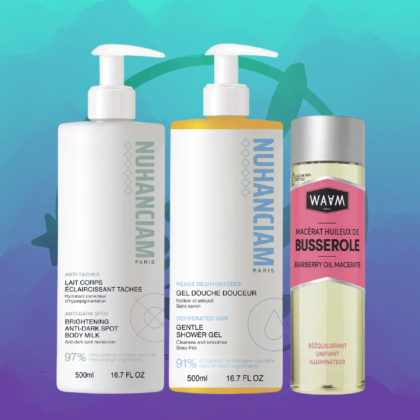 Sur fond bleu se trouvent trois flacons : un lait corporel blanc de Nuhanciam Paris, un gel douche douceur au bouchon jaune et un macérât huileux de mûre Waam transparent au bouchon gris. Ce coffret "NUHANCIAM - Waam : Soins Anti Tache et Unifaint" offre un soin complet pour une peau éclatante. Dakar