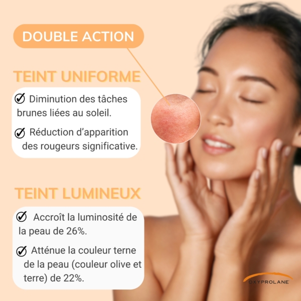 Une femme ferme les yeux et se touche doucement le visage. Le texte en français met en valeur les bienfaits des soins de la peau : « Double Action », « Teint Uniforme » et « Teint Lumineux ». Infusées de collagène Biocyte, les capsules Oxyprolane Éclat du Teint Anti Taches Éclaircissant réduisent les taches solaires et les rougeurs tout en améliorant la luminosité de la peau. Dakar