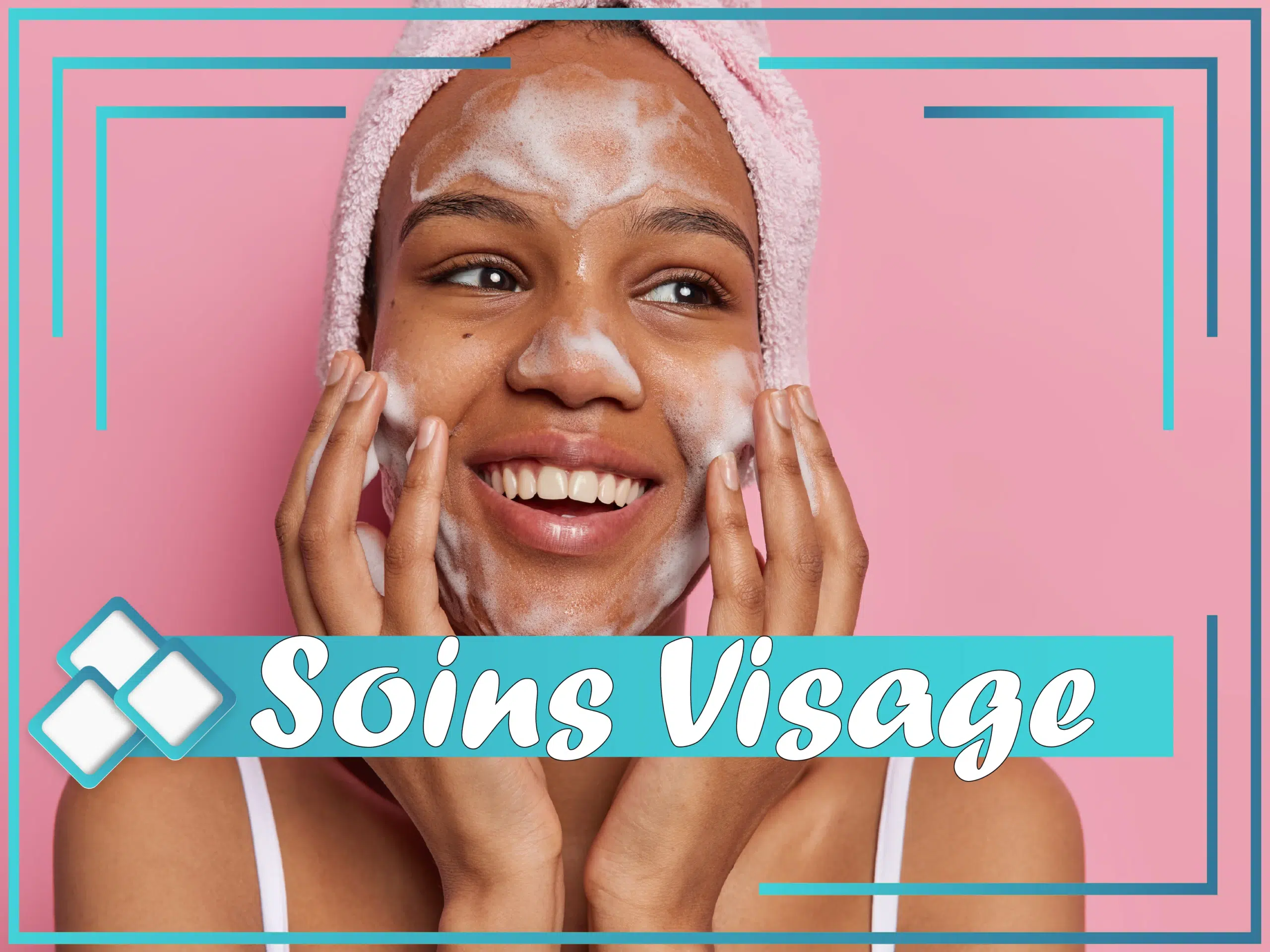 Une personne portant un bandeau rose et un nettoyant visage blanc sur le visage sourit sur un fond rose. Le texte « Soins Visage » est inscrit en bas avec une bordure graphique bleue et blanche. Dakar