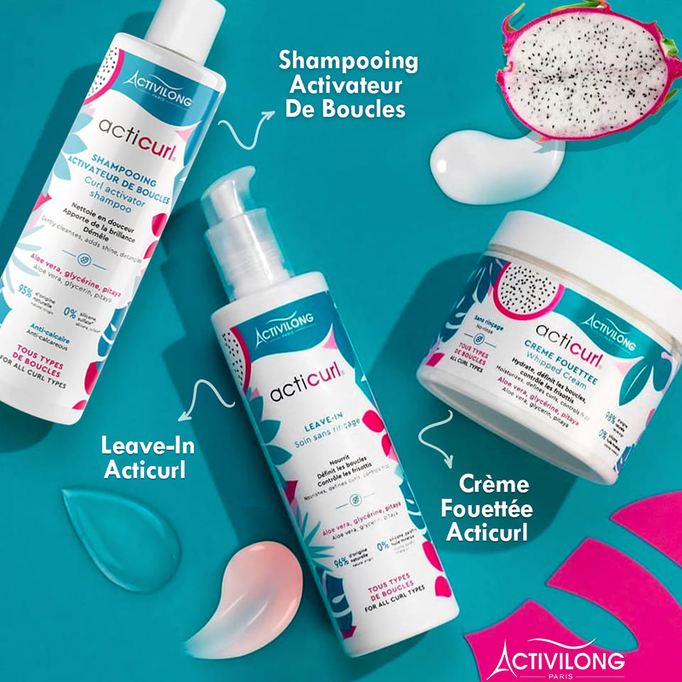 Trois produits capillaires Activilong disposés sur une surface bleue. Comprend un shampoing, un soin sans rinçage et une crème fouettée. Visuels supplémentaires : un demi-fruit du dragon et quelques échantillons de produits. Le logo Activilong est visible. Dakar