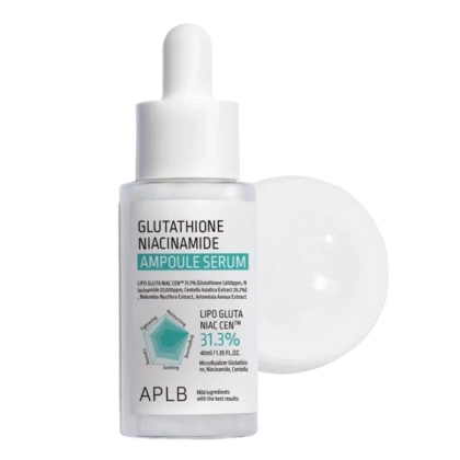 Flacon de sérum APLB en ampoules au glutathion et à la niacinamide, muni d'un bouchon compte-gouttes. L'étiquette met en avant ses principaux ingrédients et ses bienfaits, tels que ses effets apaisants. Le flacon est placé sur un fond blanc uni. Dakar