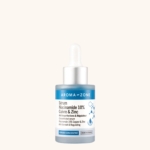 Un flacon de 30 ml du « Sérum concentré Niacinamide 10 % Cuivre et Zinc » d'Aroma Zone, muni d'un bouchon compte-gouttes et d'une étiquette bleu-blanc, est conçu pour réguler la peau et lutter contre les imperfections. Dakar