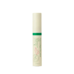 Flacon cylindrique de sérum contour des yeux au collagène vegan Axis-Y, avec un corps vert clair et une bande vert foncé à la base du couvercle. Les étiquettes présentent les informations produit en vert et rouge. Dakar