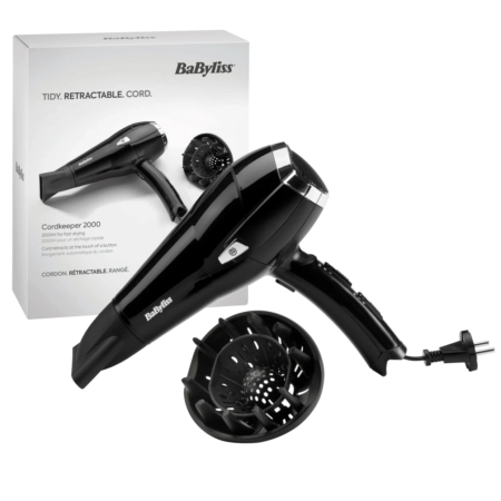 L'image montre le BaByliss Sèche Cheveux Cordkeeper 2000, un sèche-cheveux filaire noir avec diffuseur, devant sa boîte qui affiche une image du produit et met en valeur sa fonction de câble rétractable soignée. Dakar