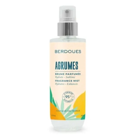 La Brume parfumée hydratante Agrumes BERDOUES arbore une étiquette blanche aux accents verts et dorés, mettant en valeur ses 95 % d'ingrédients naturels. Infusée au néroli, cette brume parfumée de 200 ml est dotée d'un vaporisateur. Dakar