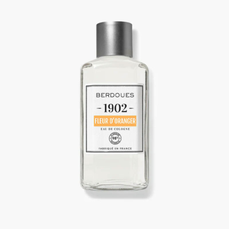 Flacon d'Eau de Cologne Berdoues 1902 Fleur d'Oranger sur fond blanc. L'étiquette arbore un design épuré aux accents gris et orange, soulignant son origine française. Dakar