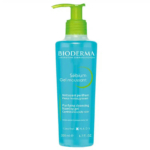 Flacon bleu de Sébium Gel Moussant Bioderma avec pompe verte, contenant 200 ml de gel moussant nettoyant purifiant pour peaux mixtes à grasses. L'étiquette est en français et en anglais. Dakar