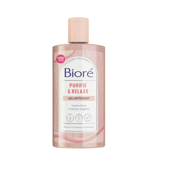 Flacon de gel nettoyant Bioré Purify & Relax avec bouchon rose. L'étiquette avant affiche « Quartz Rose Charbon Végétal » et convient aux peaux normales à grasses. Son design arbore un motif rose clair et crème. Dakar