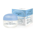 Un pot et une boîte de crème hydratante Byphasse Hyaluronic aux esters de jojoba. Le pot a un couvercle bleu et un corps blanc, tandis que la boîte affiche les informations sur le produit et les ingrédients en blanc et bleu. Dakar