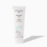 Un tube blanc étiqueté « Byphasse Gel Réducteur » avec les mentions « algue noire » et « soja » sur le devant. Il comporte le texte « 5 % active slim » et son format est de 250 ml (8,45 fl oz). Le tube projette une ombre sur un fond uni. Dakar
