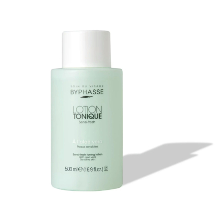 Un flacon vert menthe de Lotion Tonique Bypasse à l'aloe vera, conçu pour les peaux sensibles. Il est marqué « Aloe vera, peaux sensibles » et contient 500 ml de produit. Dakar