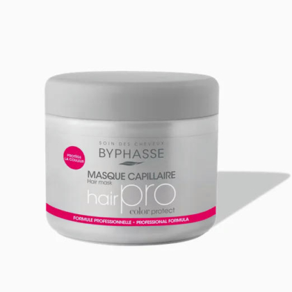 Un pot blanc et gris de masque capillaire protecteur de couleur Byphasse Hair Pro. L'étiquette, en anglais et en français, met en valeur sa formule professionnelle pour protéger les cheveux colorés contre les dommages. Le couvercle est gris clair. Dakar