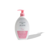 Un flacon blanc de Byphasse Gel Intime avec une pompe rose. L'étiquette présente des touches de rose et un texte décrivant ce gel intime doux et frais pour peaux sensibles, contenant de l'allantoïne et de la glycérine. Contenance : 250 ml. Dakar