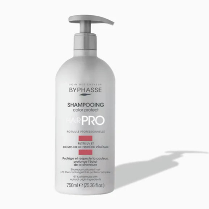 Flacon blanc de shampoing Byphasse Hair Pro Color Protect avec pompe argentée sur fond blanc. Le flacon est accompagné d'une inscription en français indiquant qu'il contient un complexe de protéines végétales et un filtre UV. Sa contenance est de 750 ml. Dakar