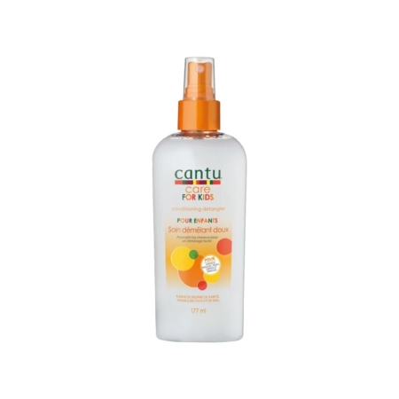 Un flacon de 177 ml de démêlant revitalisant Cantu Care for Kids avec vaporisateur. L'étiquette présente des graphismes orange, jaune et vert, avec du texte en anglais et en français. Le flacon est transparent et son bouchon est orange. Dakar