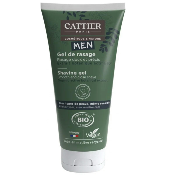 Un tube vert de gel à raser Cattier Paris pour homme, étiqueté « Cosmétique & Nature ». Son emballage met en avant des caractéristiques telles que le véganisme, le bio et l'adaptation aux peaux sensibles. Le tube est fabriqué à partir de matériaux recyclés. Dakar