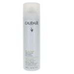 Un flacon blanc d'Eau de Raisin Caudalie au bouchon translucide. L'étiquette souligne ses propriétés apaisantes, hydratantes et antioxydantes pour les peaux sensibles. Le flacon contient 200 ml (7,1 oz) de produit. Dakar