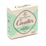 Une boîte de savon solide nettoyant visage Cavaillès. L'emballage est principalement vert clair et blanc, avec les inscriptions « Nettoyant Visage Solide », « Masque Éclat », « Concombre Bio », « Vegan » et « Sans Savon ph Respecté ». Dakar