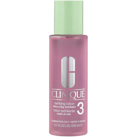 Un flacon rose de Clinique Clarifying Lotion 3, un exfoliant deux fois par jour pour les peaux mixtes à grasses. Son bouchon est vert et l'inscription indique 200 ml. Dakar