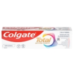 Un tube de 75 ml de Colgate Dentifrice Caries et Protection des Gencives Total Original est principalement blanc avec un logo rouge et un tourbillon multicolore, mettant en valeur des caractéristiques telles que la protection contre les caries, la santé des gencives et une haleine fraîche. Dakar