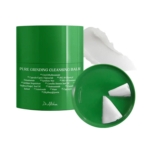 Un pot ouvert de Baume Nettoyant Purifiant Doux Peau Sensible Dr Althea 50 ml, vert avec inscription blanche, indiquant le baume utilisé. À côté, une dosette repose sur un disque vert, idéal pour nettoyer et régénérer votre peau. Dakar