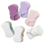 Une collection de pierres ponces en forme de pied, déclinées dans différentes couleurs : violet, rose, vert et blanc. Chaque pierre présente une surface texturée et est attachée à une boucle en corde rayée. Dakar
