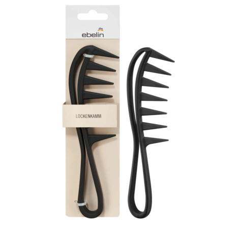 Un peigne à cheveux noir à dents larges et manche incurvé est présenté en deux vues. L'un est dans son emballage, étiqueté « ebelin » et « Lockenkamm », tandis que l'autre est à l'extérieur, affichant son design incurvé et ergonomique. Dakar