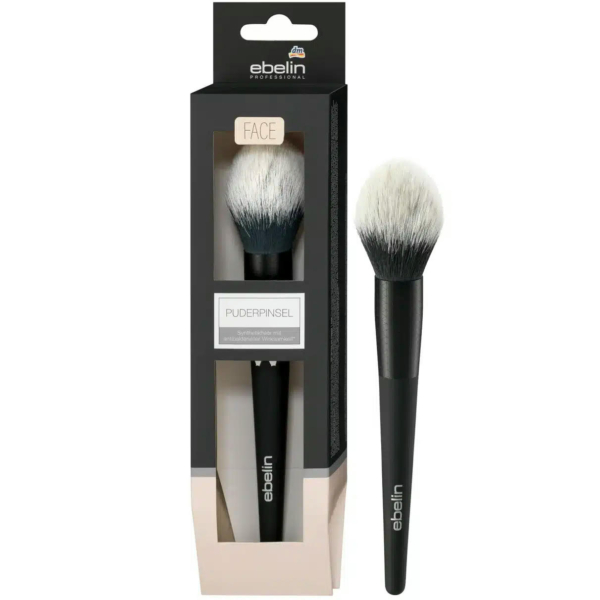 Un pinceau de maquillage noir à poils blancs à côté de sa boîte. L'emballage porte la marque « Ebelin » et l'inscription « Face » avec « Puderpinsel » (pinceau à poudre) en dessous. Le pinceau et la boîte sont posés debout sur un fond blanc. Dakar