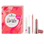 Un coffret coloré, étiqueté « Essence : Coffret Lèvres Nude – Heavenly », aux motifs roses et rouges. À l'avant, on trouve un gloss transparent, un crayon à lèvres et un rouge à lèvres nude avec son bouchon ouvert. Dakar