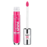 Tube de gloss Essence Extreme Shine Volume d'un rose vif, présenté avec son applicateur. L'étiquette porte les inscriptions « Extreme Shine » et « Volume Lipgloss », et un petit symbole de lèvres orne le bouchon métallique. Dakar