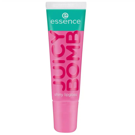 Un tube rose de gloss brillant Essence Juicy Bomb avec un bouchon vert. Le nom du produit est inscrit verticalement en grandes lettres roses sur le tube. Dakar