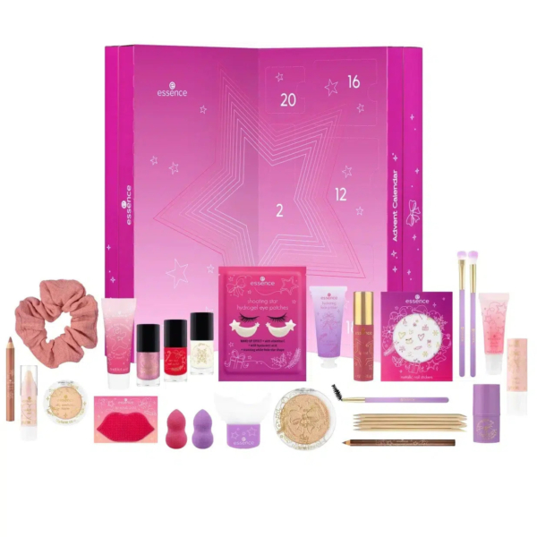 Un calendrier de l'Avent rose aux portes numérotées est exposé. Devant, divers produits de beauté sont disposés, dont du vernis à ongles, des pinceaux, du gloss, de la crème pour le corps et des accessoires comme un chouchou. Certains articles sont ornés d'étoiles décoratives. Dakar