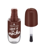 Ouvrez le flacon de vernis à ongles marron étiqueté « essence LOVE U SO mocha », avec le bouchon et le pinceau attaché à côté. Dakar