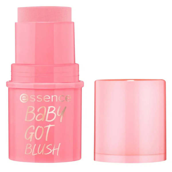 Tube rose d'Essence Baby Got Blush, sans le bouchon, révélant le stick de blush. Le texte est écrit dans une police manuscrite ludique. Dakar