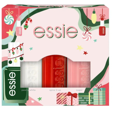 Coffret cadeau festif de vernis à ongles Essie comprenant trois flacons. Couleurs : vert foncé, blanc et rouge rosé. L'emballage est décoré de motifs de Noël, comme des boules, des cannes à sucre et des cadeaux. Dakar