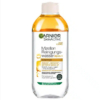 Un flacon d'Eau Micellaire Nettoyante Garnier SkinActive, étiqueté waterproof et tout-en-un. Le texte indique qu'elle convient au visage, aux yeux et aux lèvres, sans rinçage. Le flacon contient 400 ml de produit. Dakar
